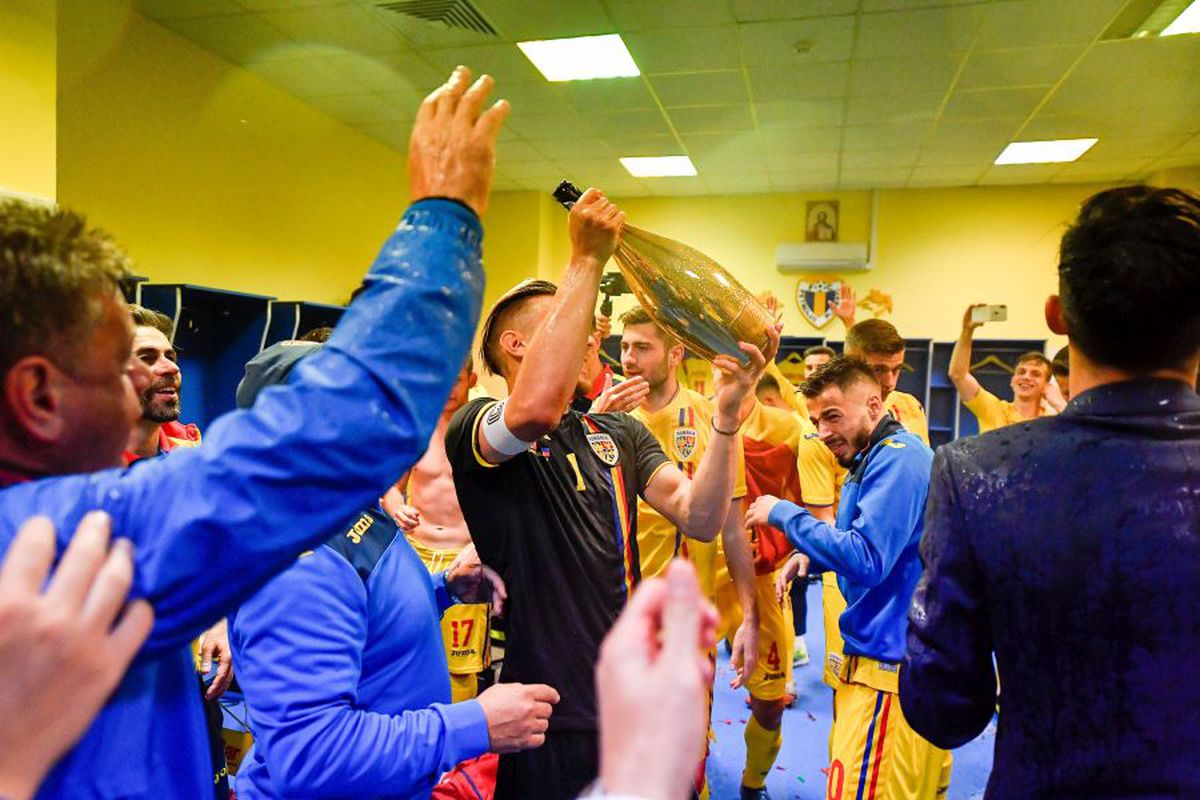 UPDATE Mirel Rădoi a cerut ca Vlad Munteanu să nu mai apară în preajma lotului U21! Detalii despre ceartă: i-a atenționat pe jucători că le-a luat șampanie scumpă și intervine în timpul ședințelor tehnice