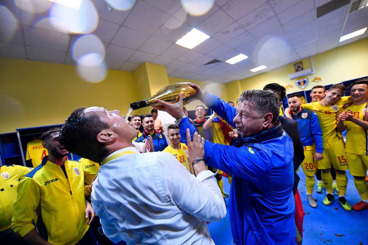 UPDATE Mirel Rădoi a cerut ca Vlad Munteanu să nu mai apară în preajma lotului U21! Detalii despre ceartă: i-a atenționat pe jucători că le-a luat șampanie scumpă și intervine în timpul ședințelor tehnice