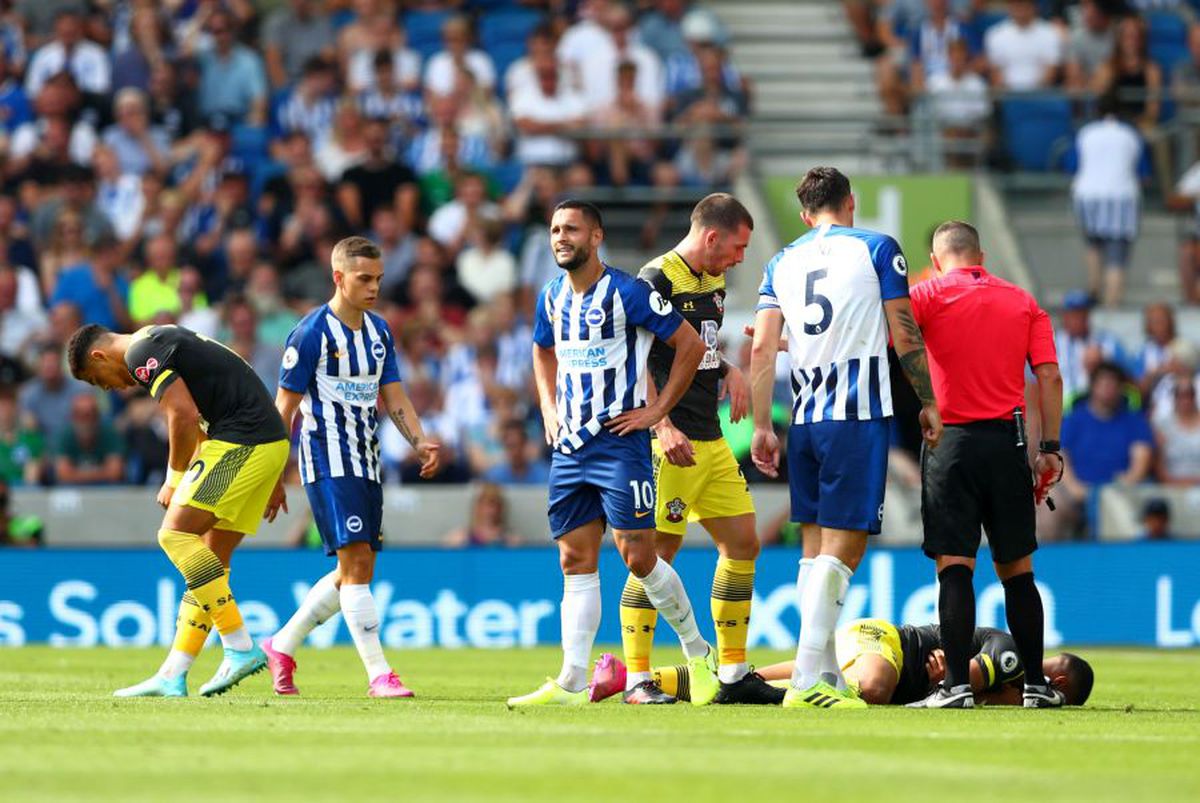 BRIGHTON - SOUTHAMPTON // FOTO + VIDEO Florin Andone a primit „ROȘU” direct și a ajuns ținta criticilor: „Oribil! Fault de cinci roșii, e un rupător de picioare”