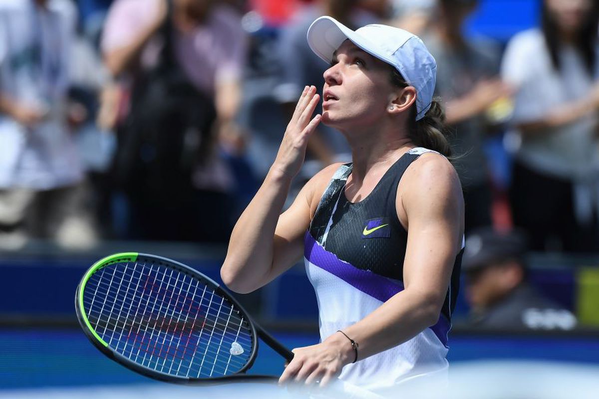 FOTO+VIDEO Simona Halep a trecut categoric de Barbora Strycova și s-a calificat în „optimi” la Wuhan!