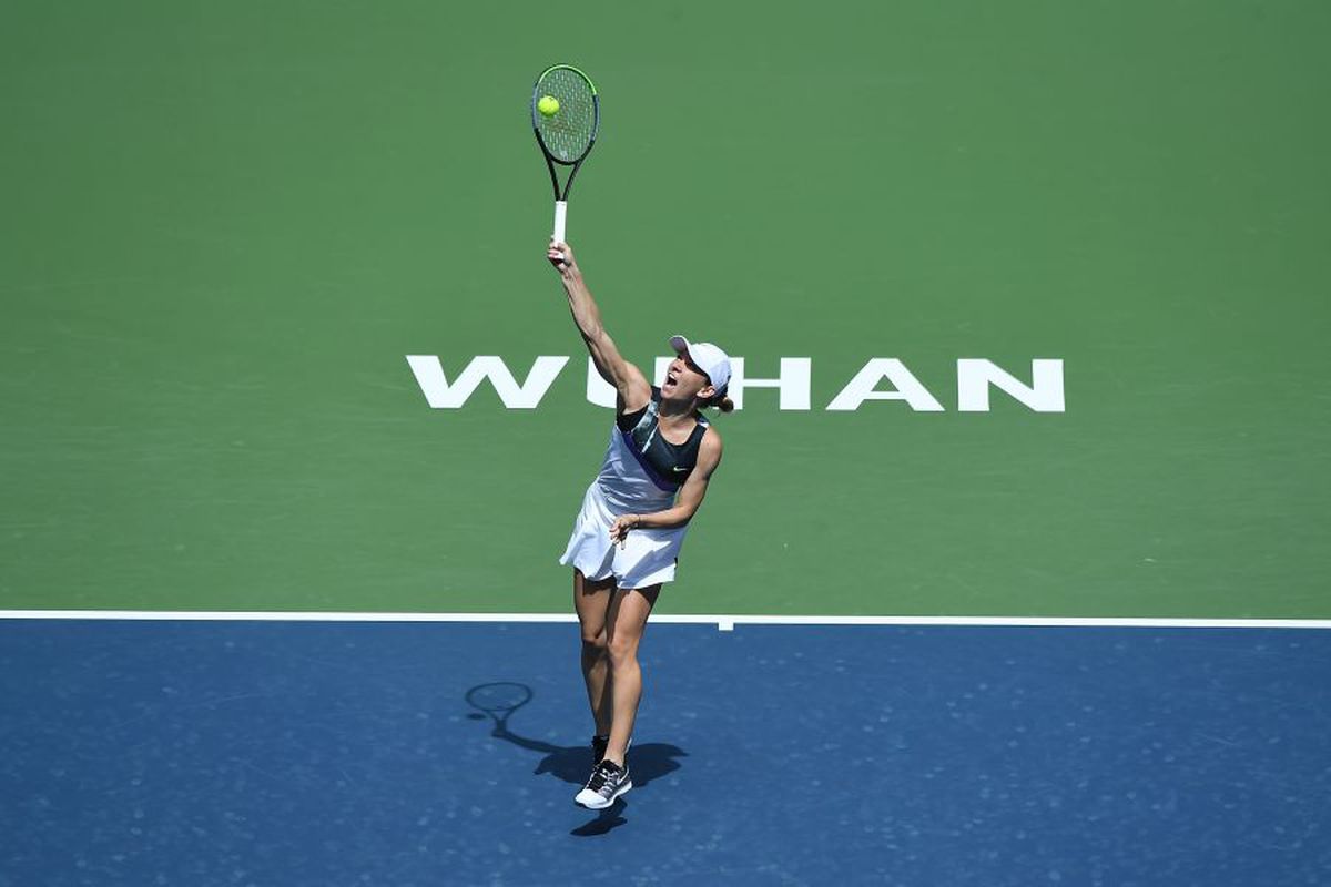 FOTO+VIDEO Simona Halep a trecut categoric de Barbora Strycova și s-a calificat în „optimi” la Wuhan!