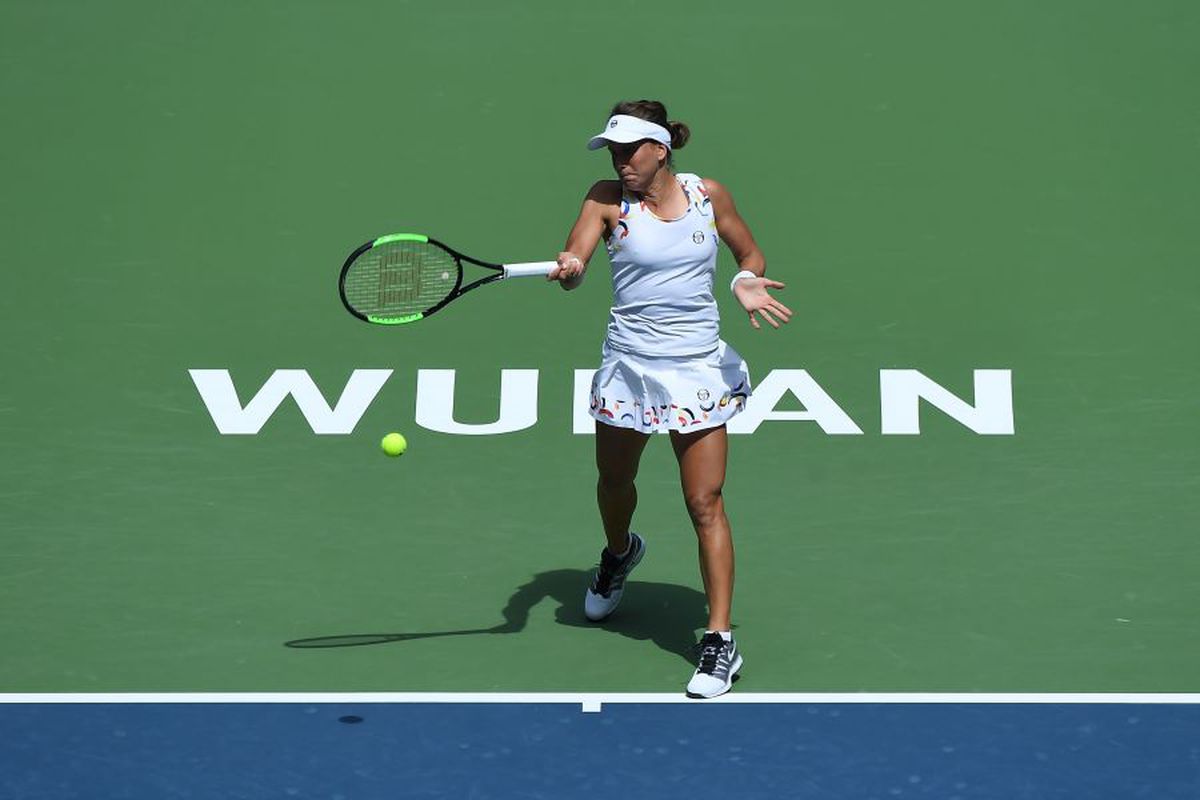 FOTO+VIDEO Simona Halep a trecut categoric de Barbora Strycova și s-a calificat în „optimi” la Wuhan!