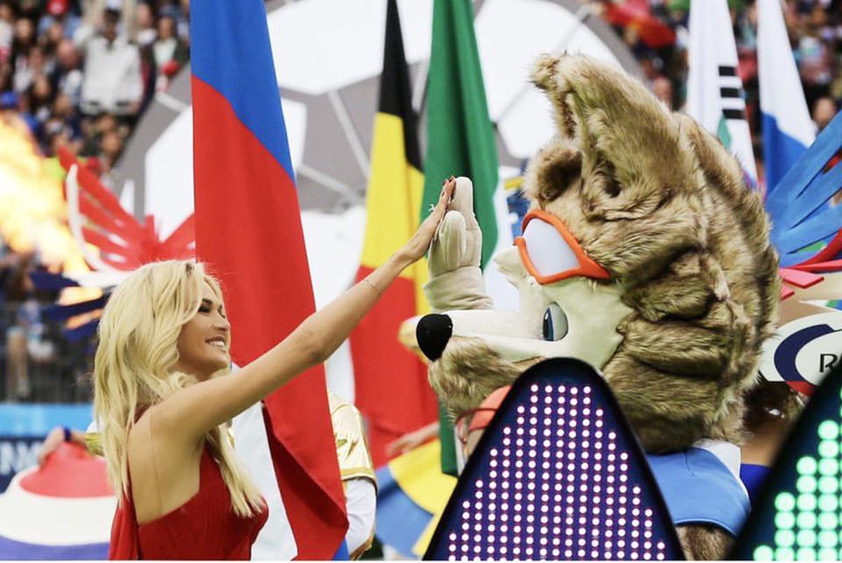 FOTO Victoria Lopyreva l-a făcut uitat pe Messi la Gala FIFA The Best