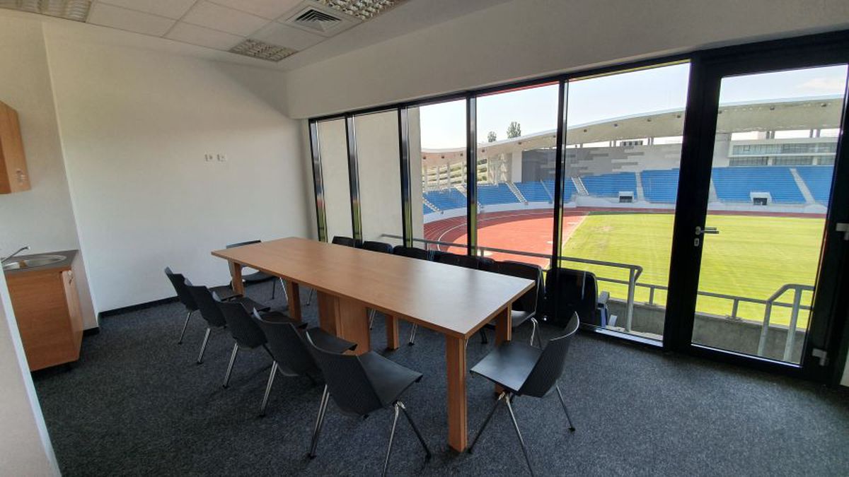 Ghișee la peluză » Stadionul de 24 milioane € din România devine clădire de birouri pentru angajații Primăriei: „Prezintă garanții în cazul unui cutremur major”