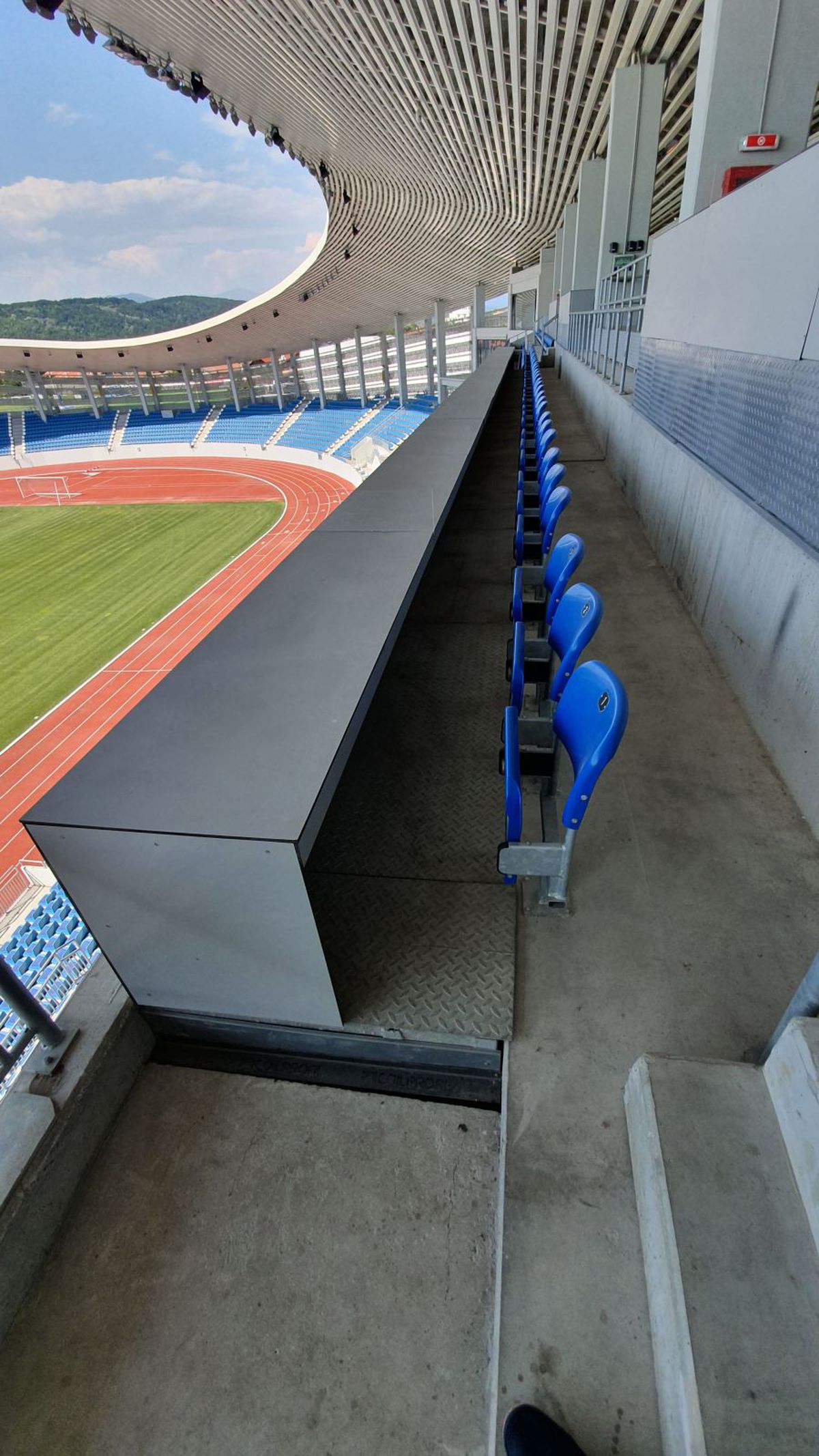 PANDURII TG. JIU - U CLUJ 0-1 // FOTO + VIDEO S-a inaugurat superstadionul din Târgu Jiu » Imagini senzaționale de la primul meci