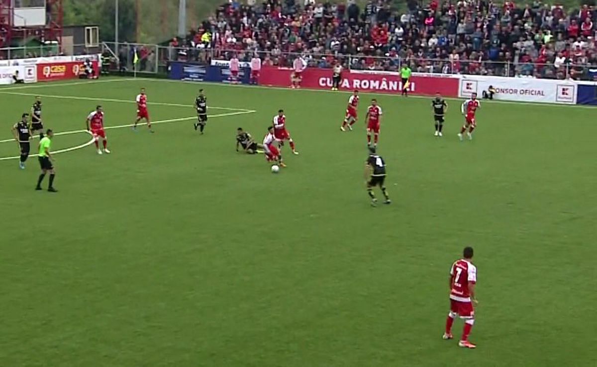UTA ARAD - DINAMO 1-3 // GALERIE FOTO Kevin Bru, „faultat de minge” » La un minut după ce a intrat, mijlocașul lui Dinamo a stârnit hohote de râs