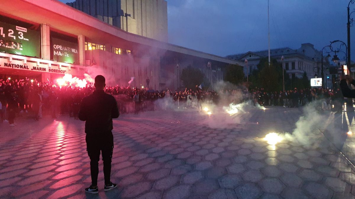 FC U CRAIOVA - U CLUJ // VIDEO Fanii lui FC U Craiova au făcut show! Spectacol făcut de olteni în oraș