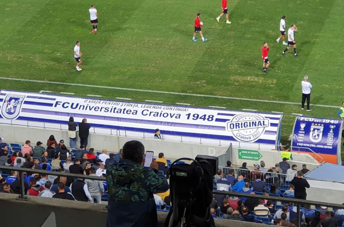 FC U CRAIOVA - U CLUJ // Decizia surprinzătoare luată de FC U Craiova » Ce au făcut la vestiare + bannere puse pe banca de rezervă