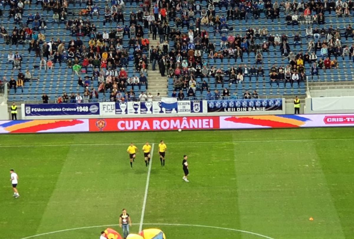 FC U CRAIOVA - U CLUJ // Decizia surprinzătoare luată de FC U Craiova » Ce au făcut la vestiare + bannere puse pe banca de rezervă
