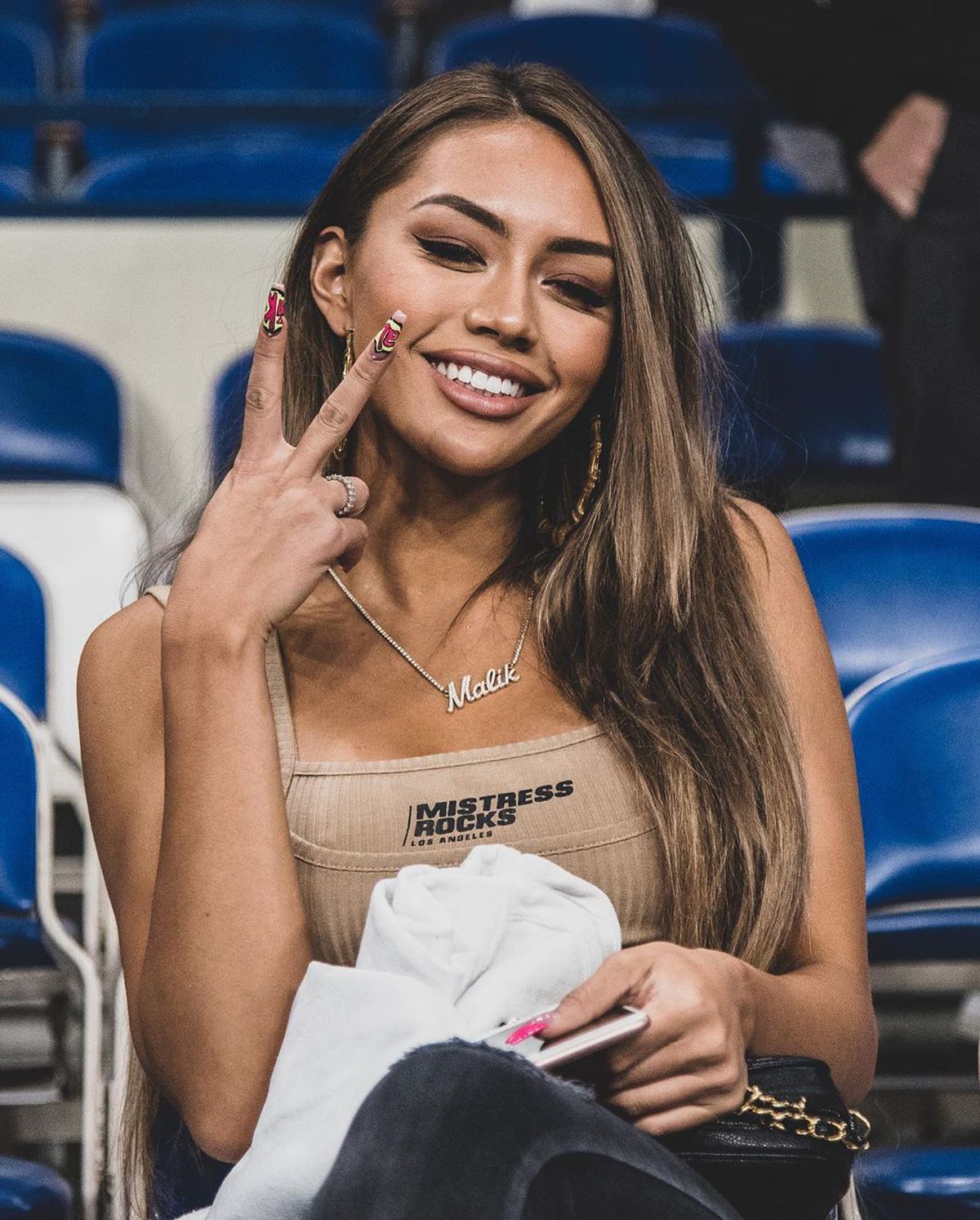 VIDEO&FOTO S-au bătut ca în ring pentru ea! Doi sportivi celebri din SUA și-au împărțit pumni pentru a fi cu Montana Yao