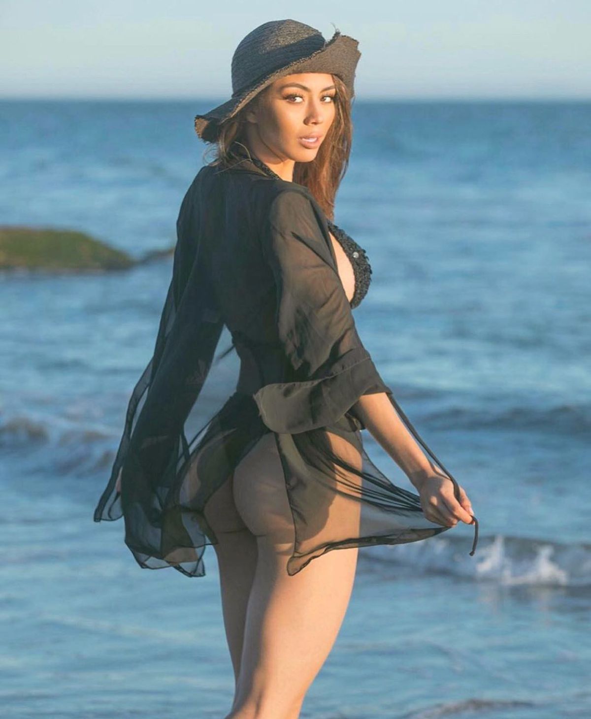 VIDEO&FOTO S-au bătut ca în ring pentru ea! Doi sportivi celebri din SUA și-au împărțit pumni pentru a fi cu Montana Yao