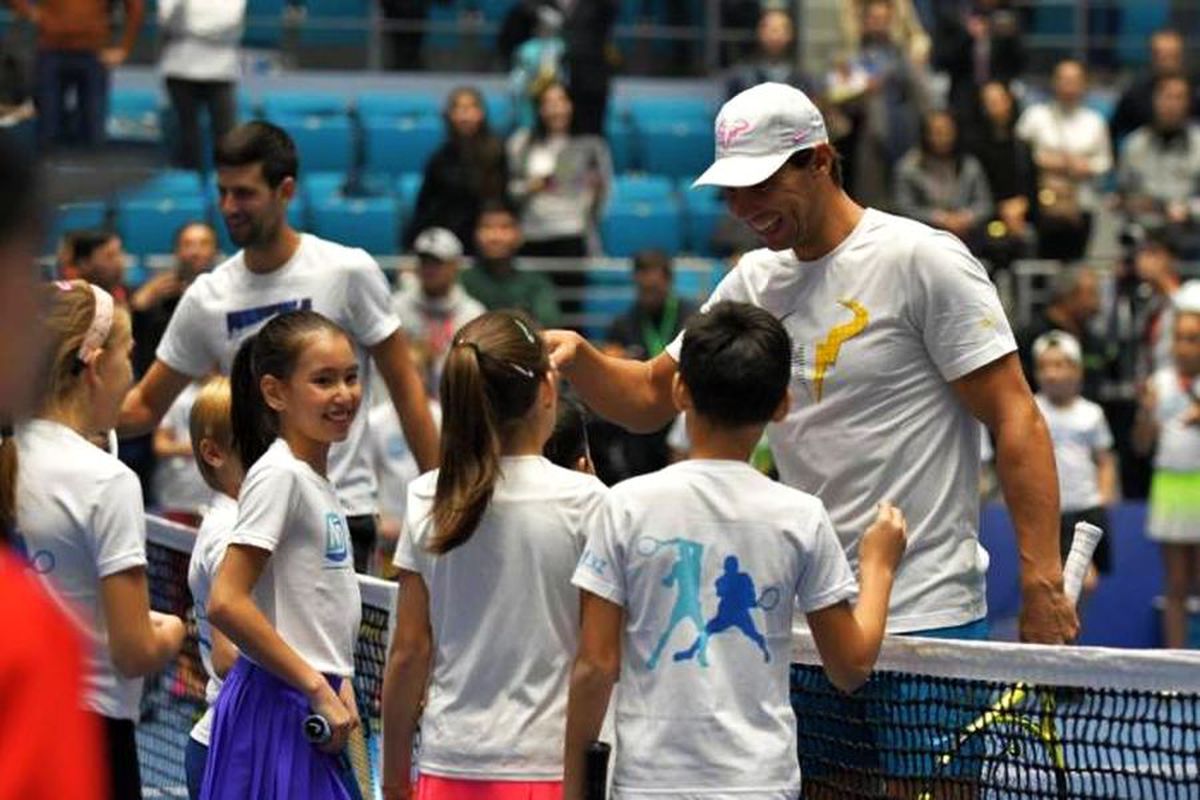 VIDEO + FOTO Dinamovistul Ivan Pesic a urmărit live supermeciul Djokovic - Nadal » Primii doi jucători ai lumii au făcut SHOW în Kazahstan