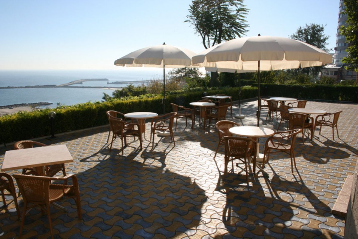 Tupeu de fost secretar general MTS și viitor prefect de Gorj » Cristinel Rujan, petrecere la mare cu gașca pe banii statului