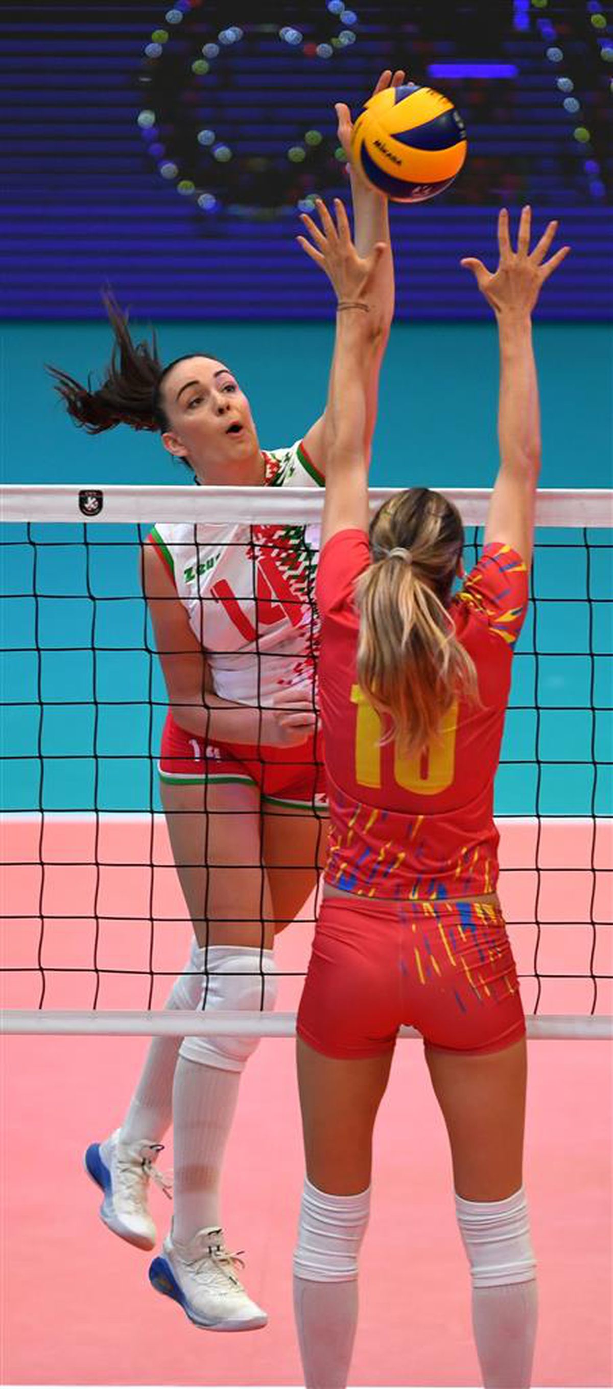 VIDEO+FOTO România a învins Ungaria la Campionatul European de volei și e aproape de o calificare de senzație în optimile de finală ale competiției