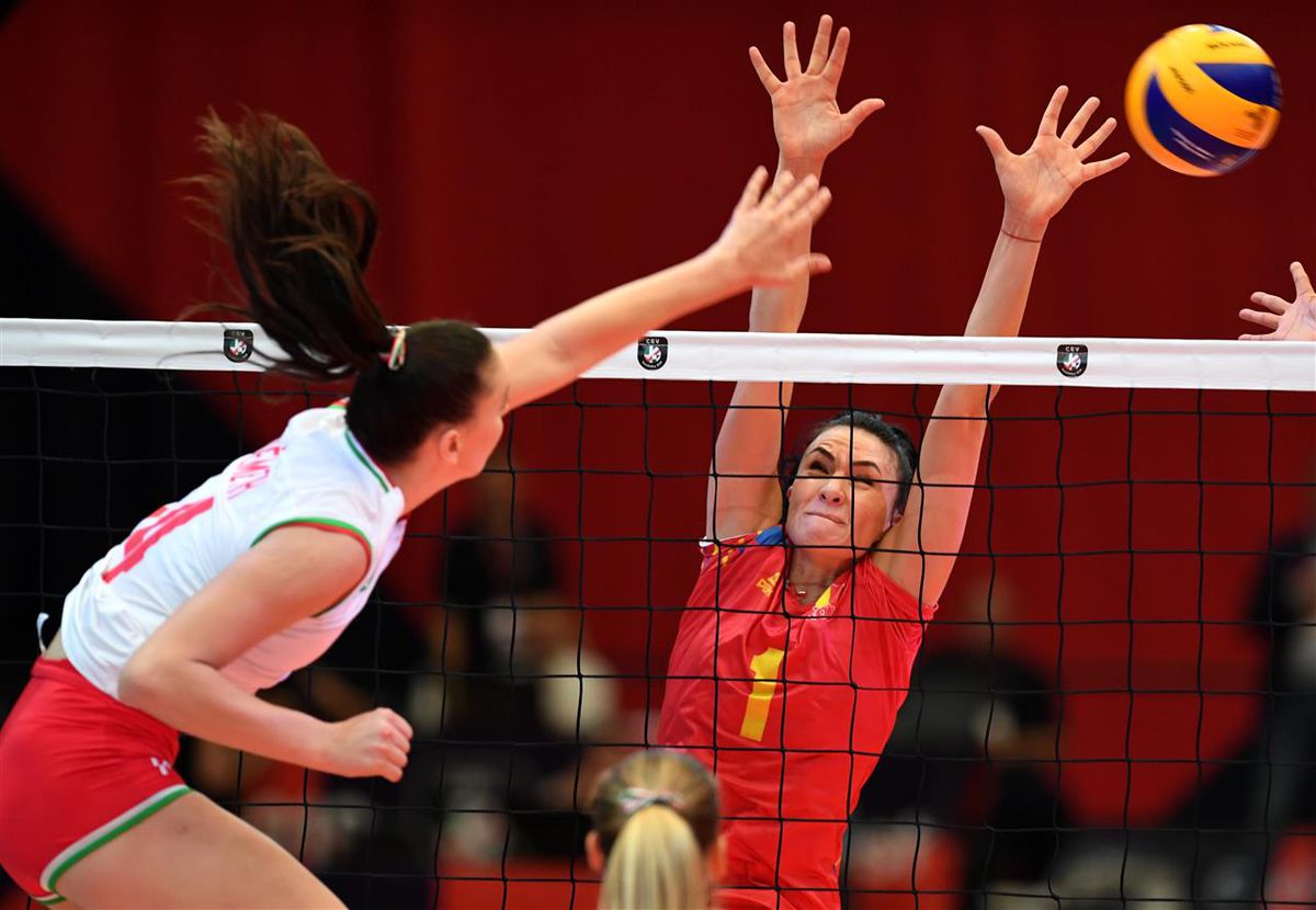 VIDEO+FOTO Victorie superbă a României la Campionatul European de volei, 3-1 cu Ungaria! 3.000 de maghiari au fluierat „Deșteaptă-te, române”