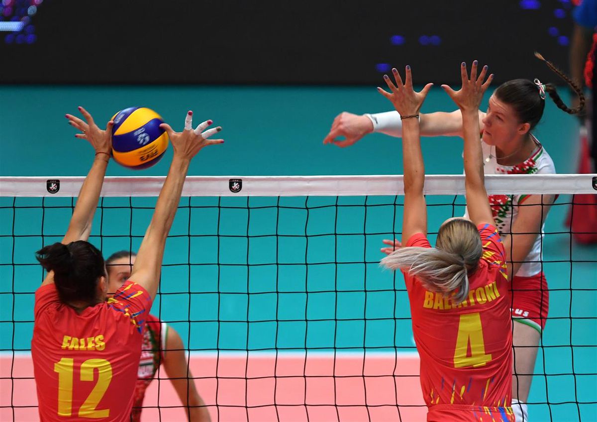 VIDEO+FOTO Victorie superbă a României la Campionatul European de volei, 3-1 cu Ungaria! 3.000 de maghiari au fluierat „Deșteaptă-te, române”