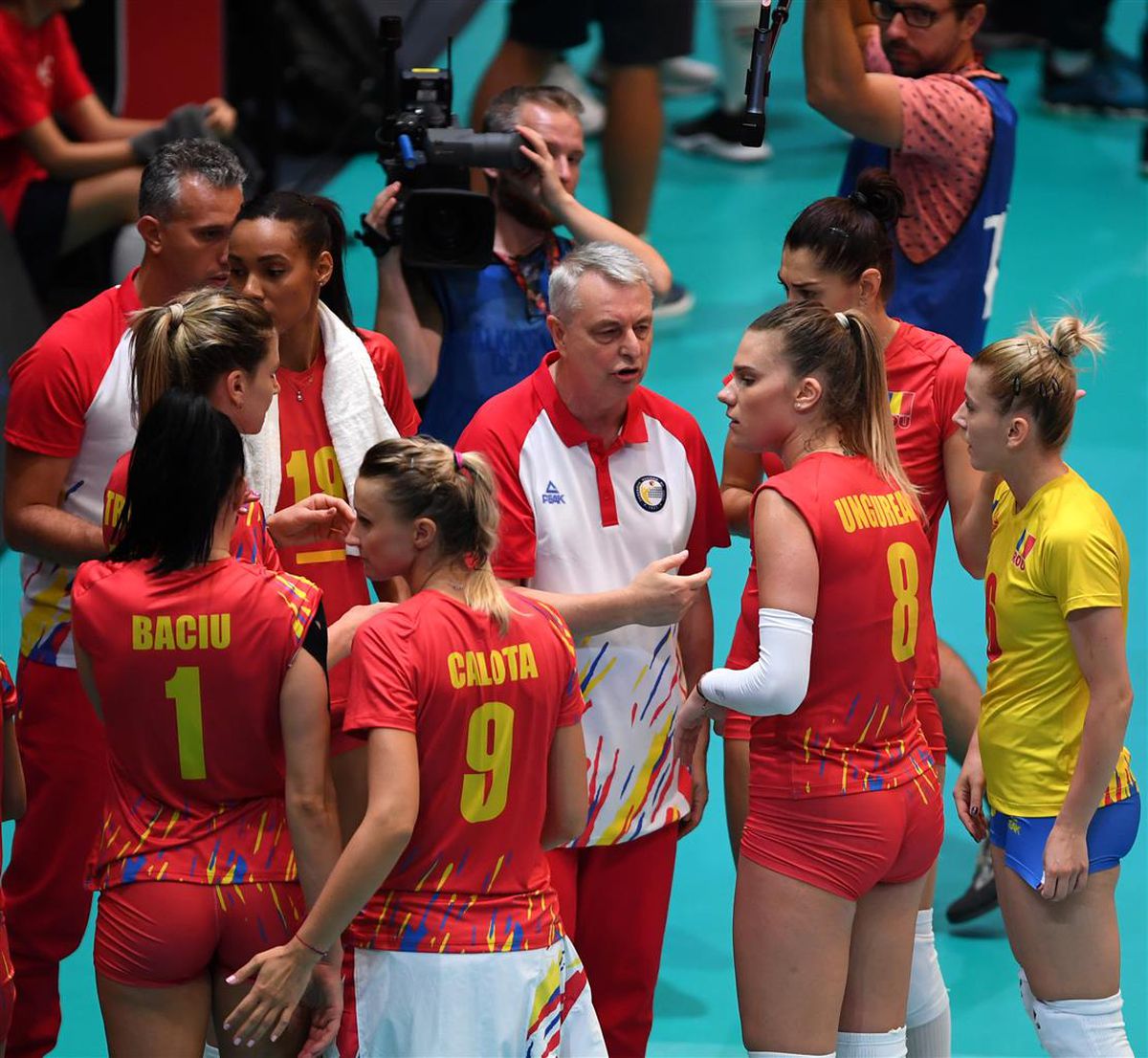 VIDEO+FOTO Victorie superbă a României la Campionatul European de volei, 3-1 cu Ungaria! 3.000 de maghiari au fluierat „Deșteaptă-te, române”