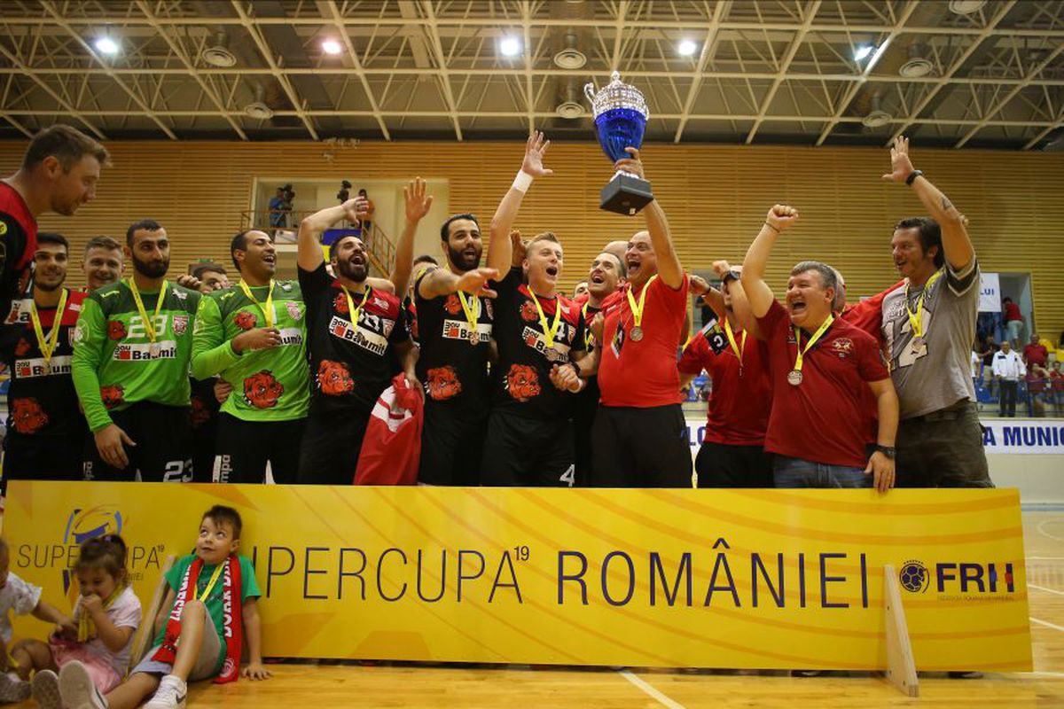 HANDBAL / GALERIE FOTO+VIDEO Dinamo a cucerit Supercupa la handbal masculin! De ce dă Federația în judecată
