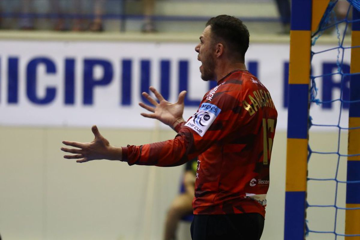 Galerie handbal Dinamo - Poli