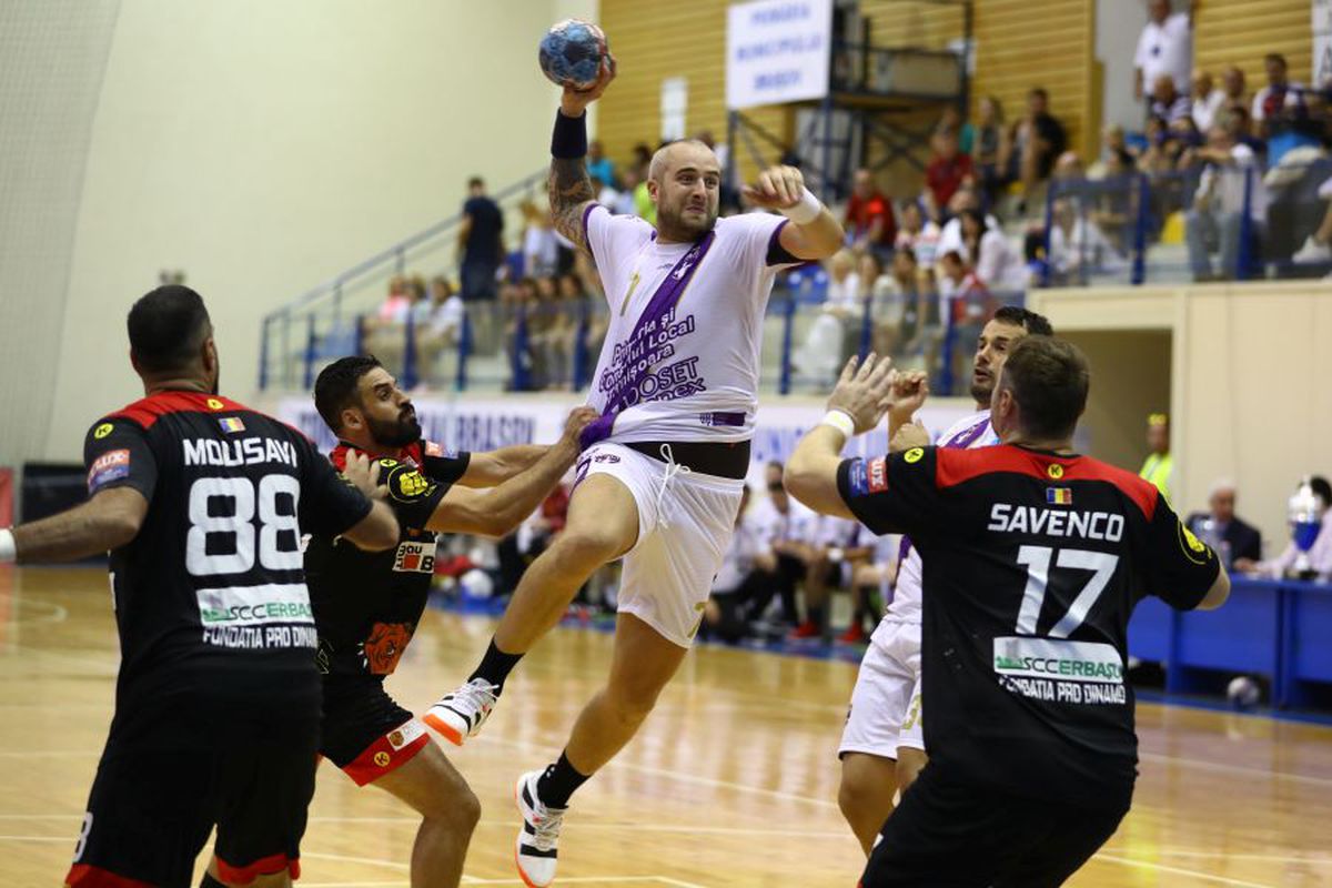 Galerie handbal Dinamo - Poli