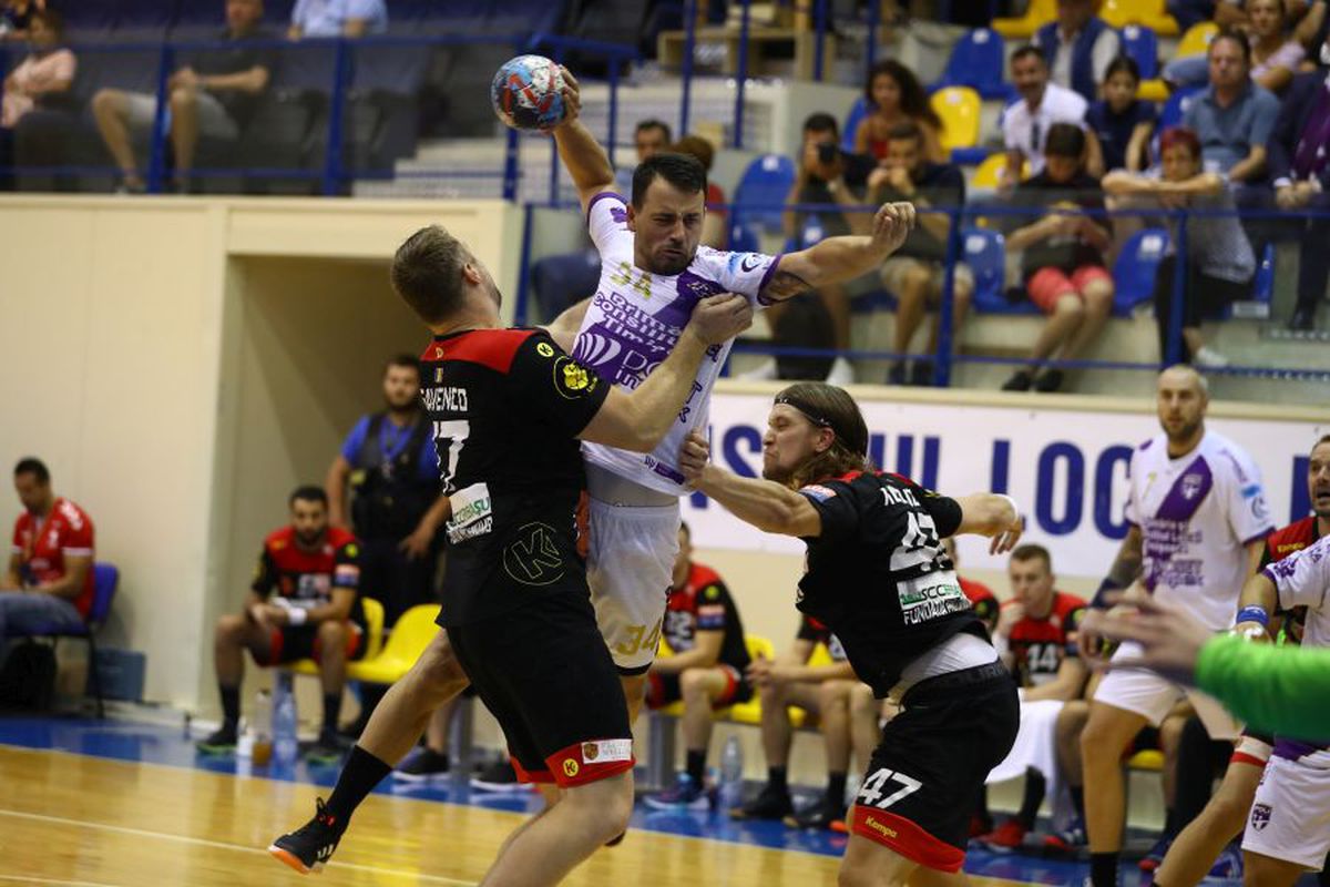 Galerie handbal Dinamo - Poli