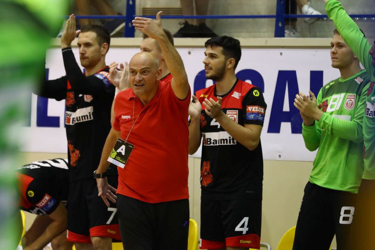 Galerie handbal Dinamo - Poli