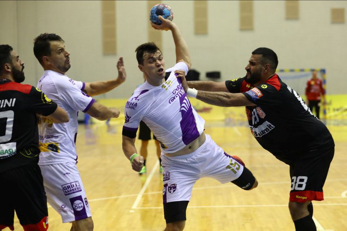 Galerie handbal Dinamo - Poli