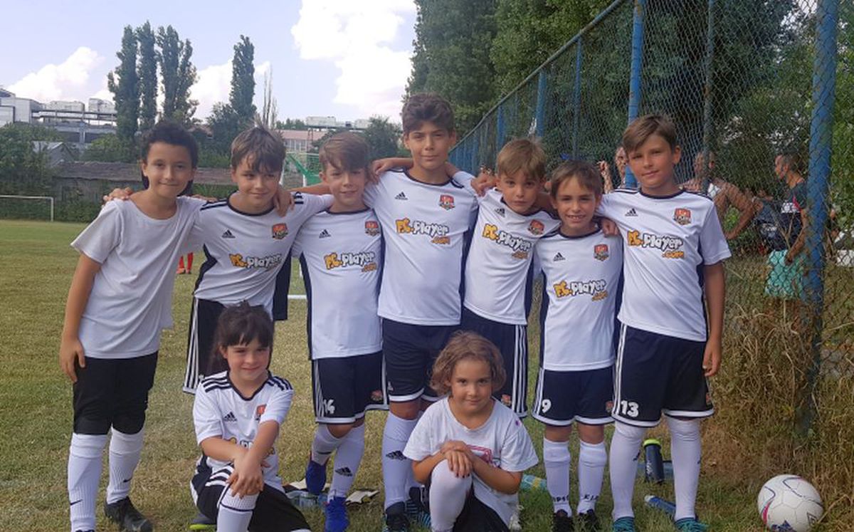 VIDEO + FOTO EXCLUSIV Până acum câteva zile, Bogdan Argeș Vintilă antrena copii de 9 ani! „E pe disciplină, face treabă la FCSB, dacă e lăsat”