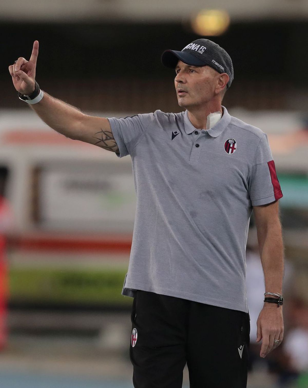 VERONA - BOLOGNA 1-1 // FOTO Sinisa Mihajlovic face chimioterapie, dar a insistat să stea pe bancă!