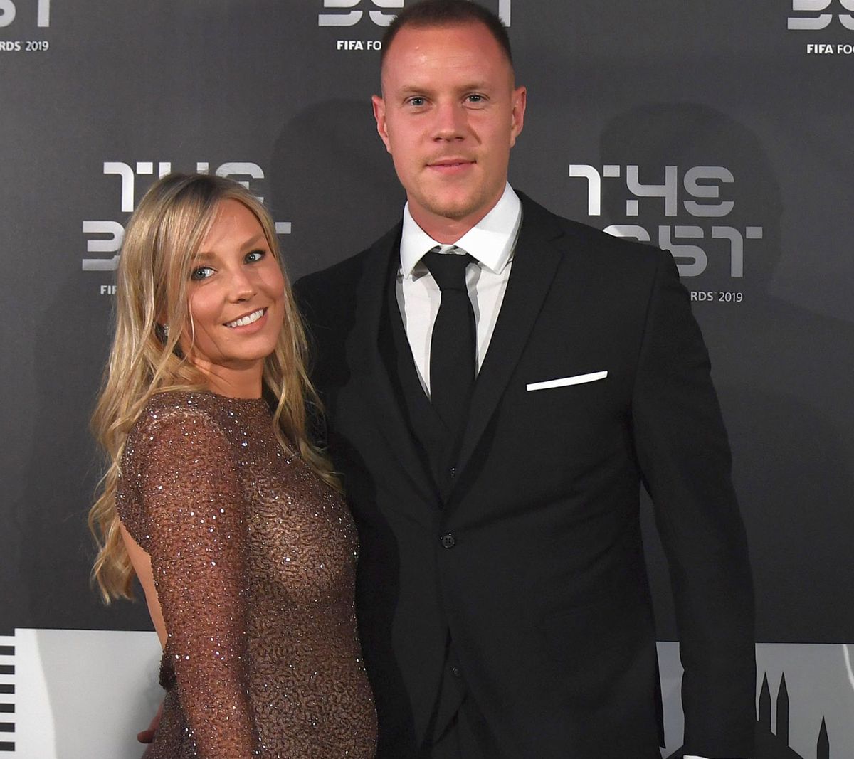 FOTO Cristi Chivu și Adelina au strălucit la Gala Fifa The Best » Soțiile jucătorilor au întors toate privirile la evenimentul de la Milano