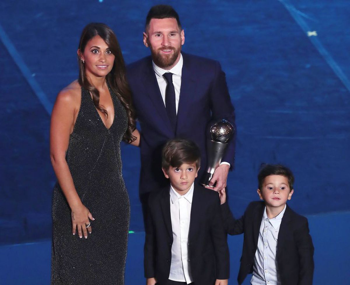 FOTO Cristi Chivu și Adelina au strălucit la Gala Fifa The Best » Soțiile jucătorilor au întors toate privirile la evenimentul de la Milano