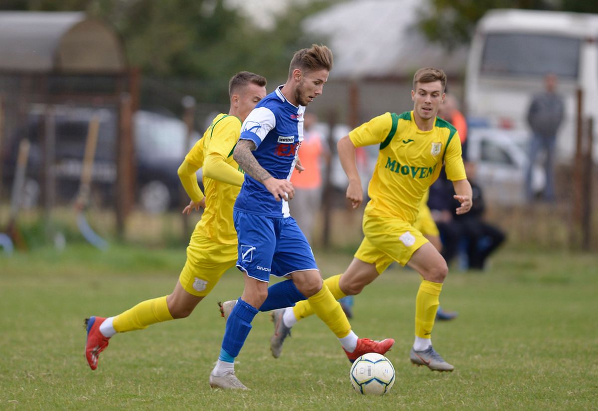 CS FĂUREI - CS MIOVENI 1-5 // FOTO&VIDEO Reportaj din Făurei: Cupa, viața satului!