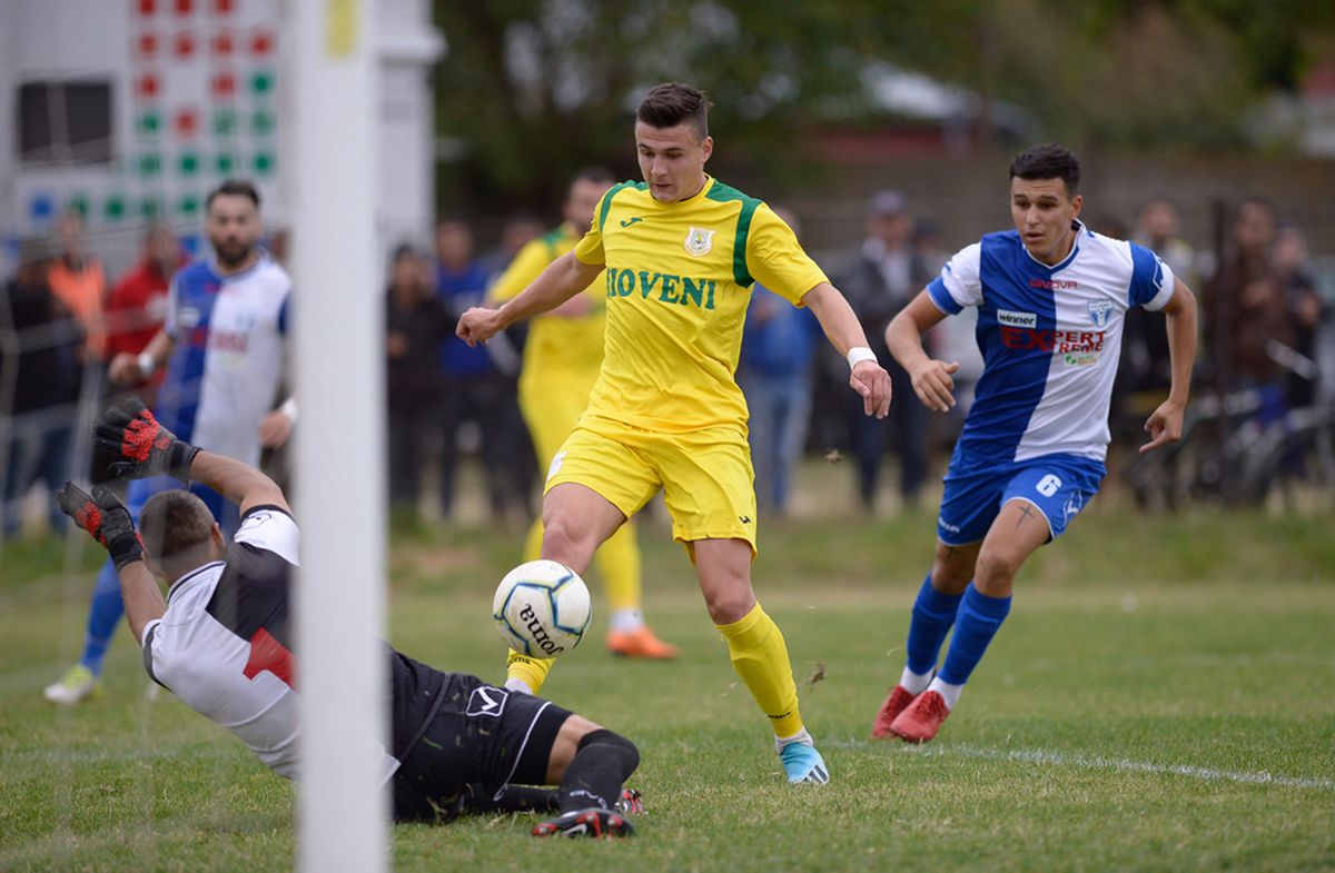 CS FĂUREI - CS MIOVENI 1-5 // VIDEO+FOTO Reportaj din Făurei » Cupa, viața satului: „Pentru 2019 e penibil! Nu putem spune că n-au fost emoții”