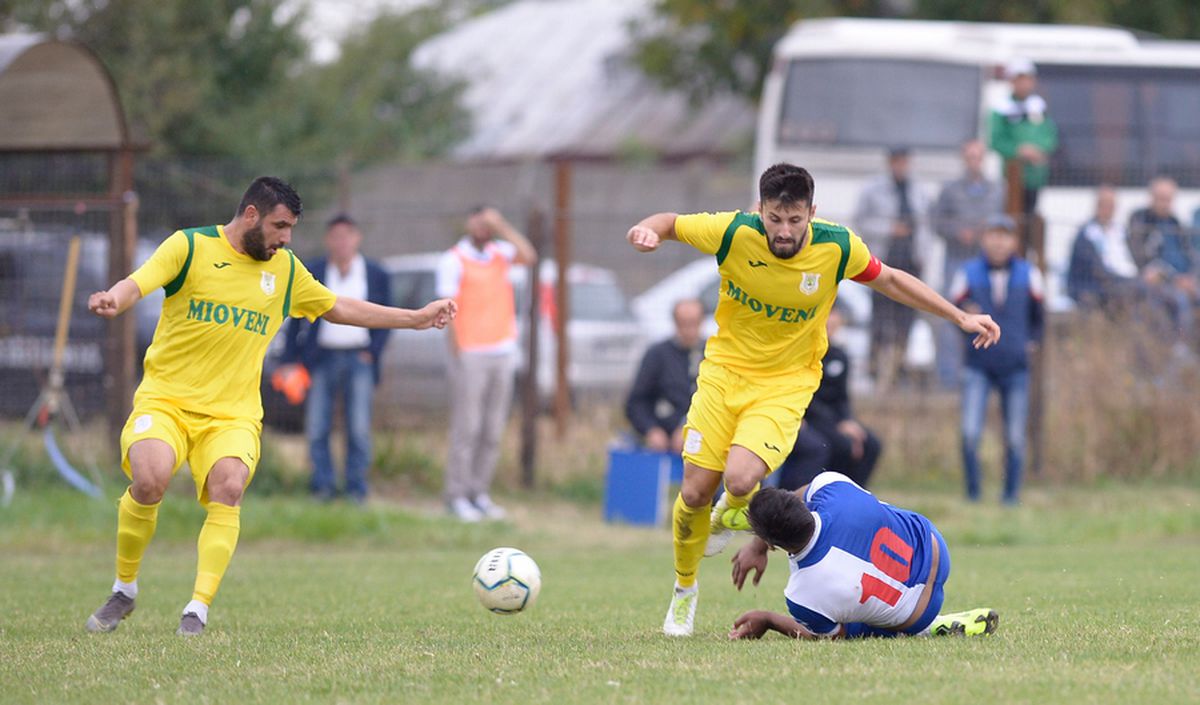 CS FĂUREI - CS MIOVENI 1-5 // VIDEO+FOTO Reportaj din Făurei » Cupa, viața satului: „Pentru 2019 e penibil! Nu putem spune că n-au fost emoții”