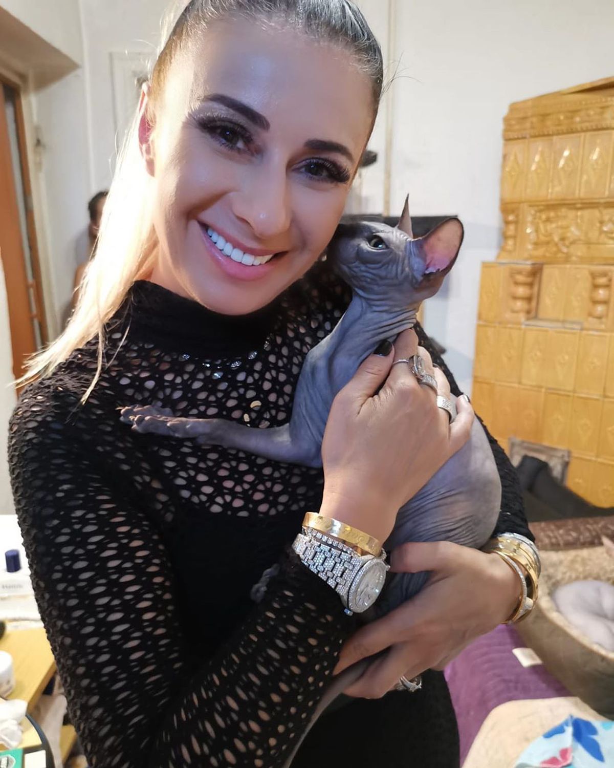 FOTO Anamaria Prodan și-a luat pisică de rasă! Câți bani a costat-o și cum a făcut-o vedetă pe internet