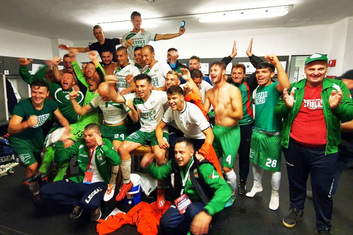 SĂNĂTATEA CLUJ - VIITORUL 1-0 // FOTO Cronică Justin Gafiuc: „Ce virus în grădiniță! Unii jucători și-ar dori să nu dea ochii cu Hagi pentru 5 vieți”