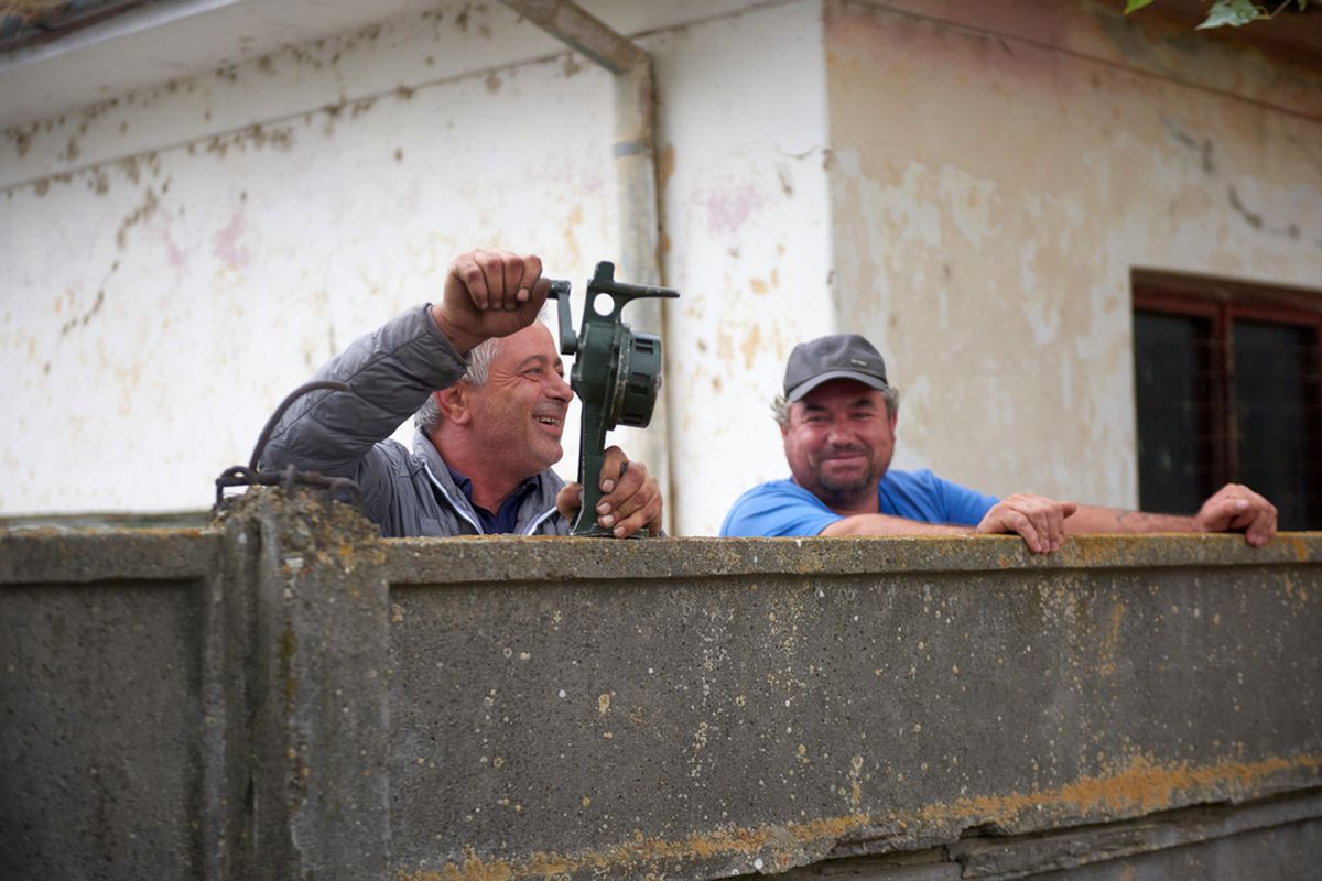 REPORTAJ EXCLUSIV FOTO & VIDEO // Făurei e un oraș animat când joacă echipa lui Bănel, pe care fostul internațional o întreține din banii proprii: Fericire de un miliard și jumătate