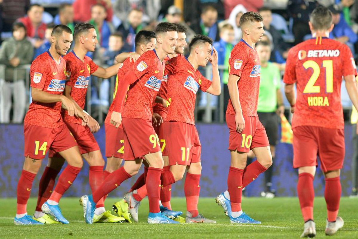 Metaloglobus - FCSB 0-2 // Puștii-minune au învins ursuleții! Roș-albaștrii se califică fără emoții în optimile Cupei României