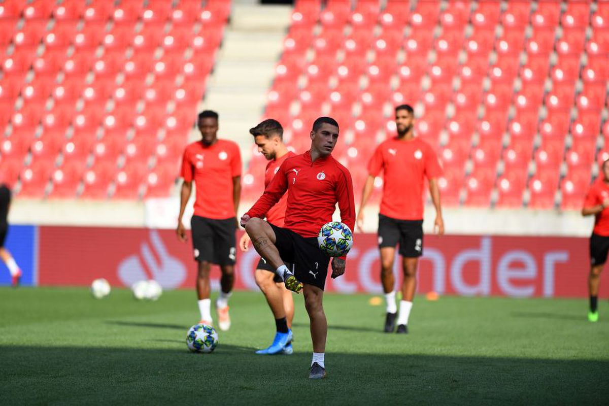 SLAVIA PRAGA - CFR CLUJ // Nicolae Stanciu și colegii săi au făcut antrenamentul oficial înaintea duelului cu CFR Cluj: „Suporterii ne împing de la spate”