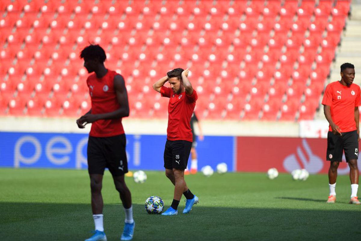 SLAVIA PRAGA - CFR CLUJ // Nicolae Stanciu și colegii săi au făcut antrenamentul oficial înaintea duelului cu CFR Cluj: „Suporterii ne împing de la spate”