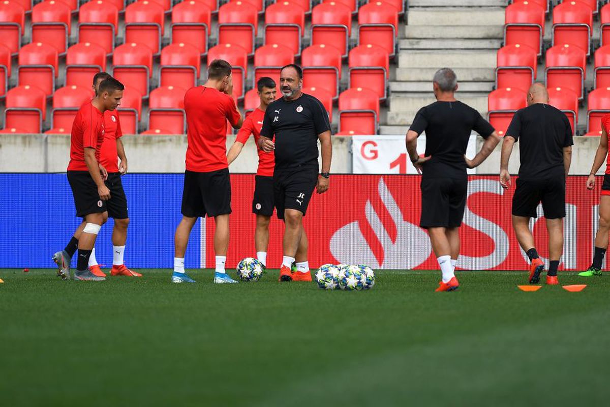 SLAVIA PRAGA - CFR CLUJ // Nicolae Stanciu și colegii săi au făcut antrenamentul oficial înaintea duelului cu CFR Cluj: „Suporterii ne împing de la spate”