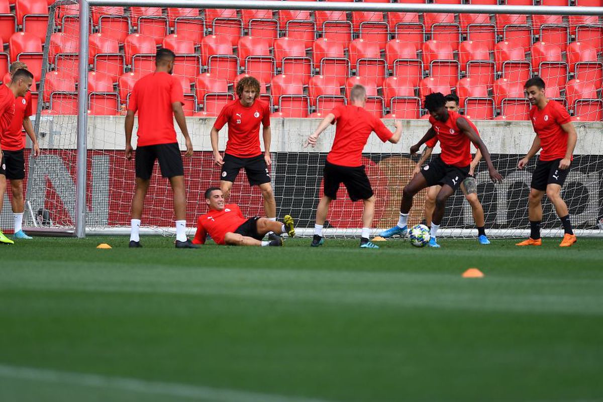 SLAVIA PRAGA - CFR CLUJ // Nicolae Stanciu și colegii săi au făcut antrenamentul oficial înaintea duelului cu CFR Cluj: „Suporterii ne împing de la spate”