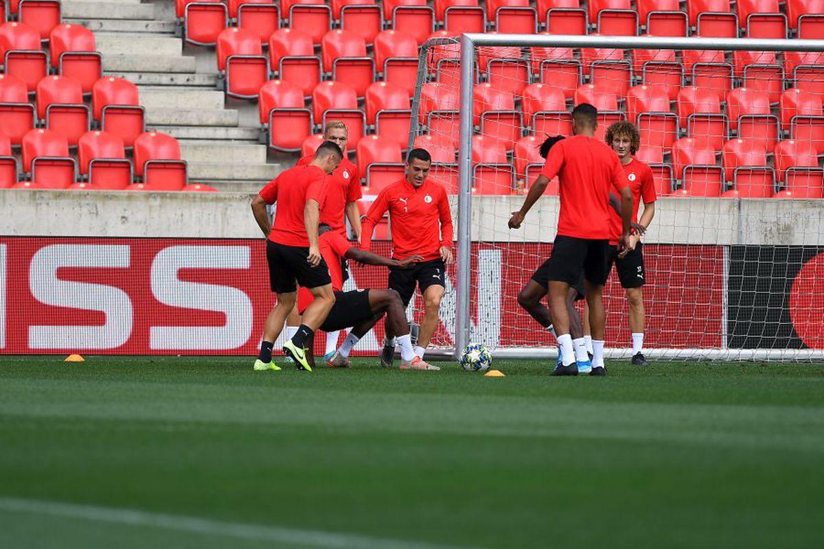 SLAVIA PRAGA - CFR CLUJ // Nicolae Stanciu și colegii săi au făcut antrenamentul oficial înaintea duelului cu CFR Cluj: „Suporterii ne împing de la spate”