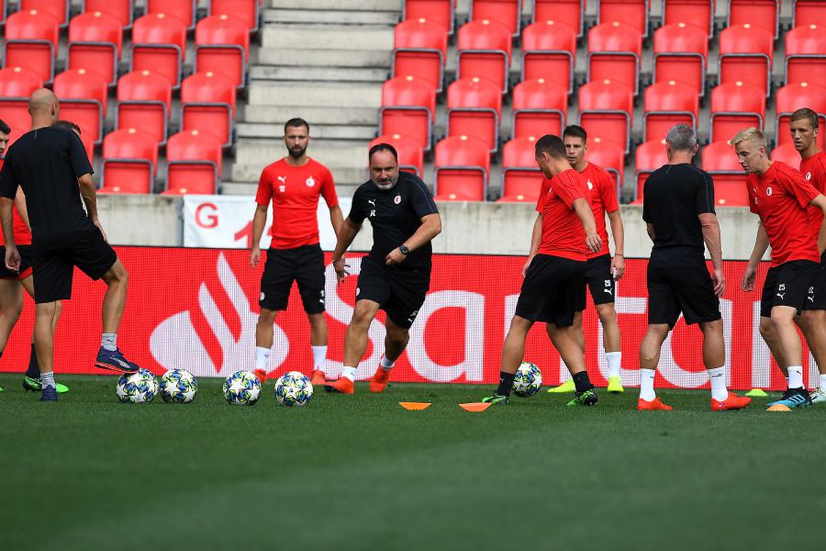 SLAVIA PRAGA - CFR CLUJ // Nicolae Stanciu și colegii săi au făcut antrenamentul oficial înaintea duelului cu CFR Cluj: „Suporterii ne împing de la spate”