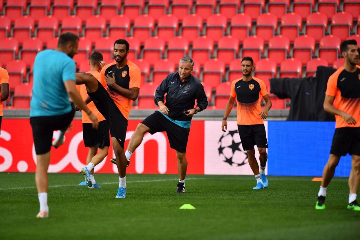 SLAVIA PRAGA - CFR CLUJ // VIDEO+FOTO Dan Petrescu se teme: „Slavia putea câștiga Europa League!” + Remarcă un detaliu surprinzător: „E inuman!”