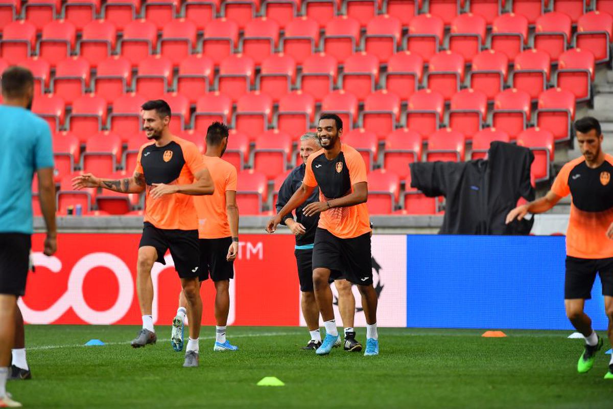 SLAVIA PRAGA - CFR CLUJ // VIDEO+FOTO Dan Petrescu se teme: „Slavia putea câștiga Europa League!” + Remarcă un detaliu surprinzător: „E inuman!”