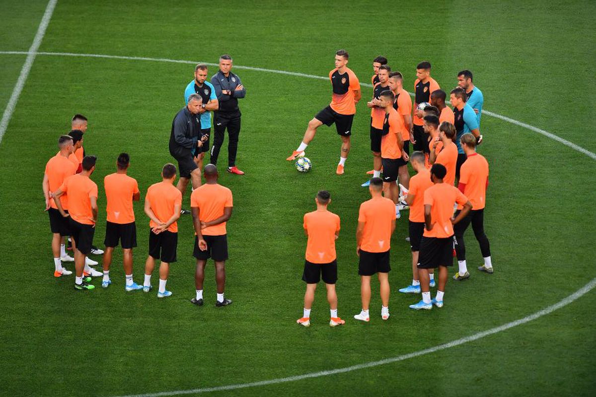 SLAVIA PRAGA - CFR CLUJ // VIDEO+FOTO Dan Petrescu se teme: „Slavia putea câștiga Europa League!” + Remarcă un detaliu surprinzător: „E inuman!”