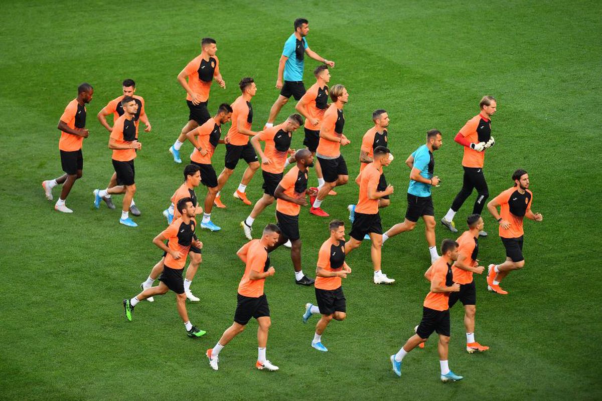 SLAVIA PRAGA - CFR CLUJ // VIDEO+FOTO Dan Petrescu se teme: „Slavia putea câștiga Europa League!” + Remarcă un detaliu surprinzător: „E inuman!”