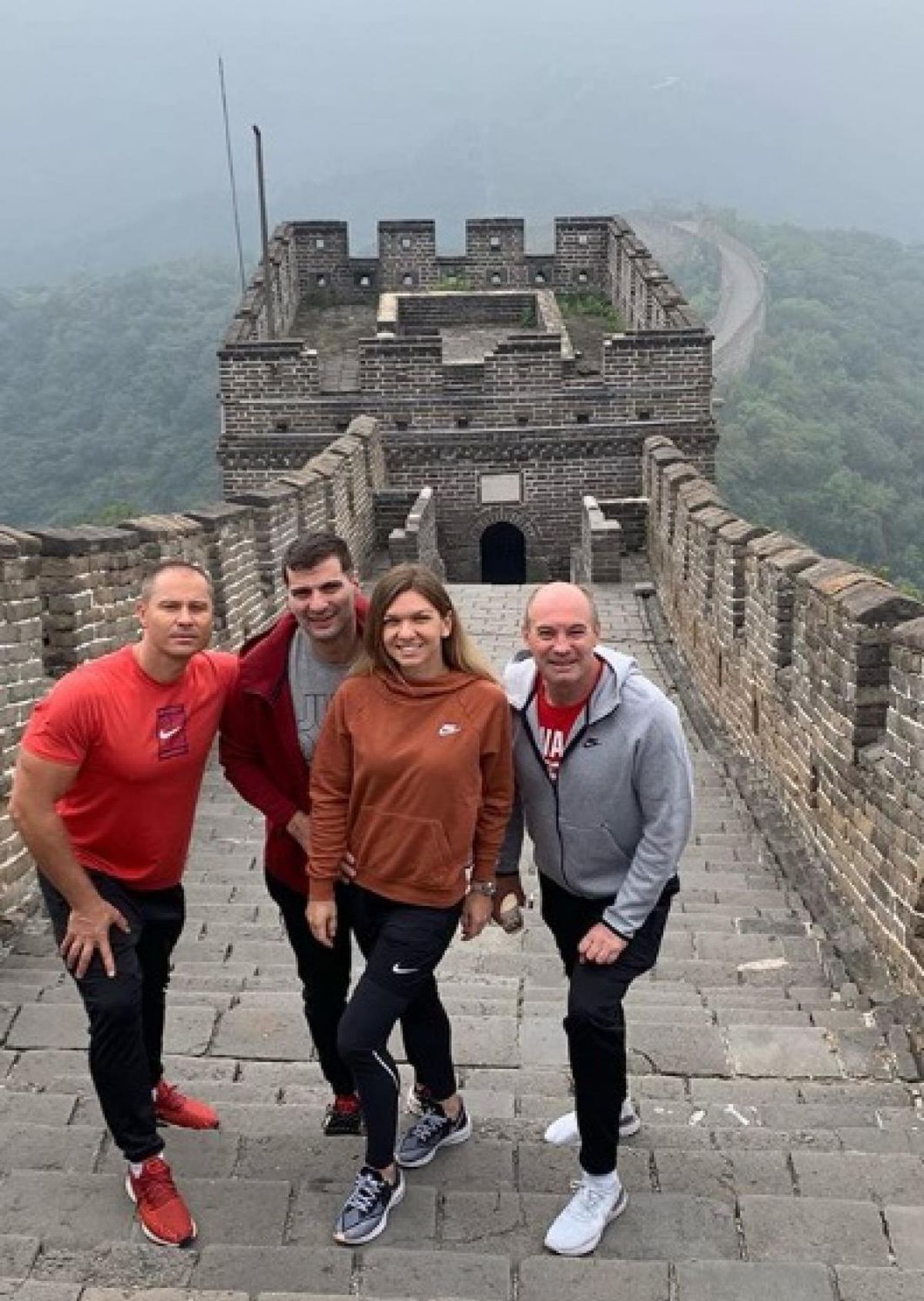 FOTO Simona Halep și-a sărbătorit ziua de naștere pe Marele Zid Chinezesc + Mesaj pentru Darren Cahill