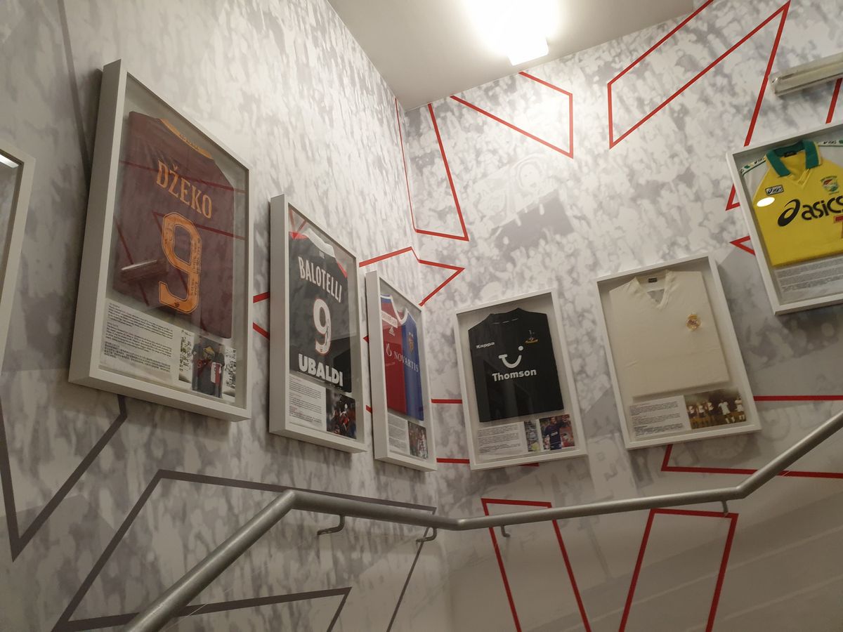 SLAVIA PRAGA - CFR CLUJ // FOTO&VIDEO Cehii au păstrat tricoul Stelei de la singurul meci al lui Gheorghe Hagi ca antrenor în grupele Champions League